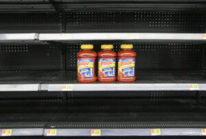 Photo Grocery store shelves