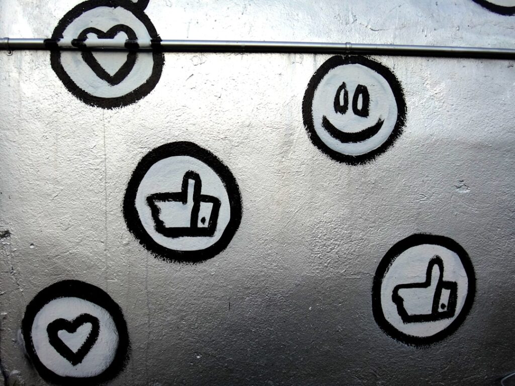 Hmm, I didn’t know that: The Secret Origins of the Social Media Like Button